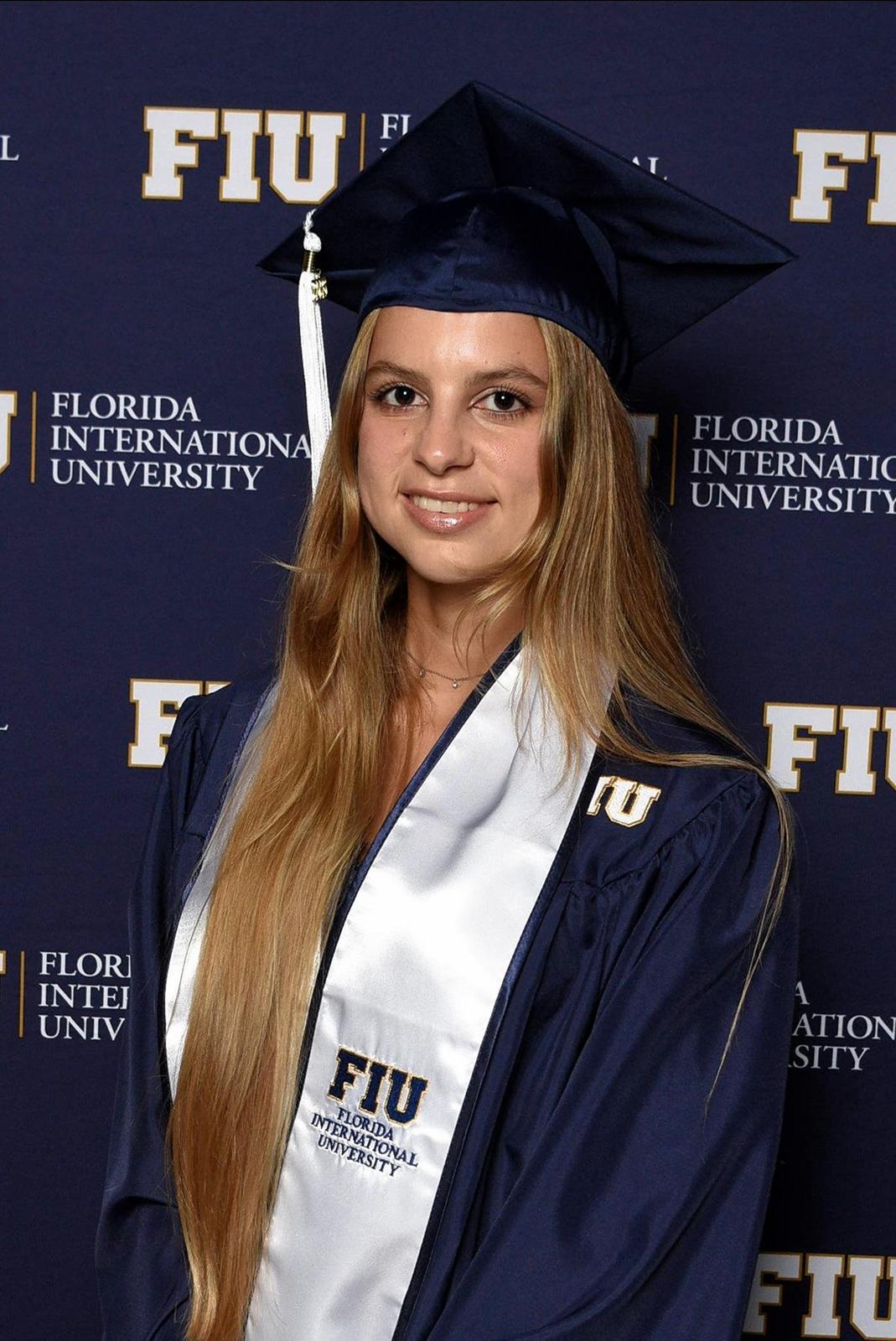 Adriana Weisbeck, graduada de FIU en International Business