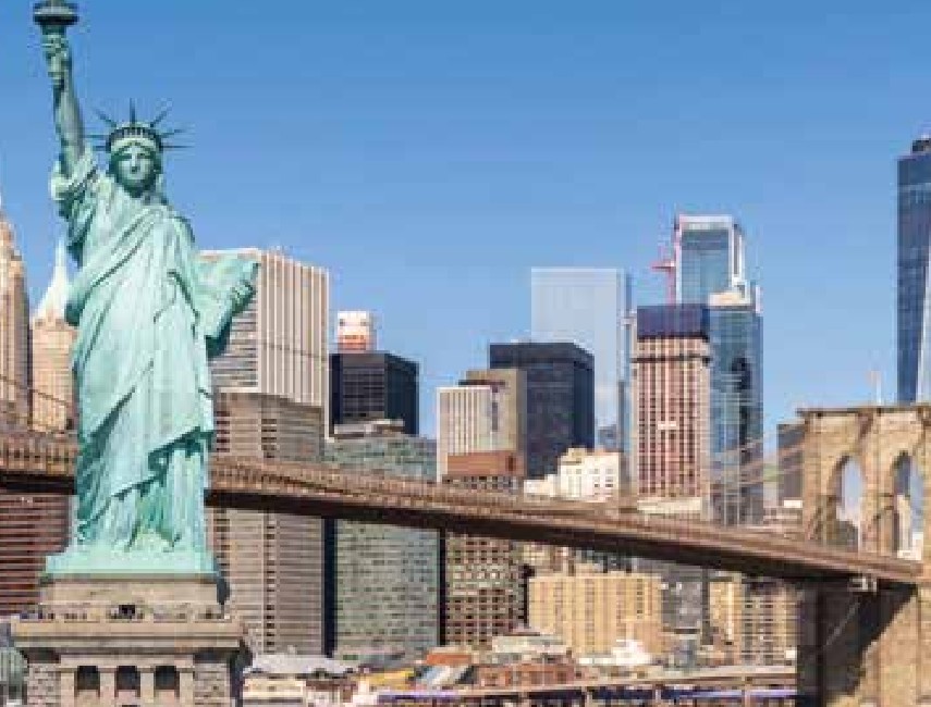 Skyline de Nueva York junto a la Estatua de la Libertad